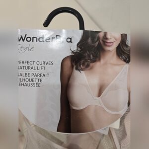 Wonderbra Style Perfect Curves Natural Lift Bra Light Cream 36C Lace